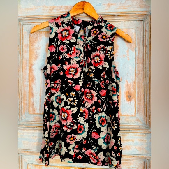 Anthropology flattering, floral sleeveless top with high neck. S. - Picture 1 of 5